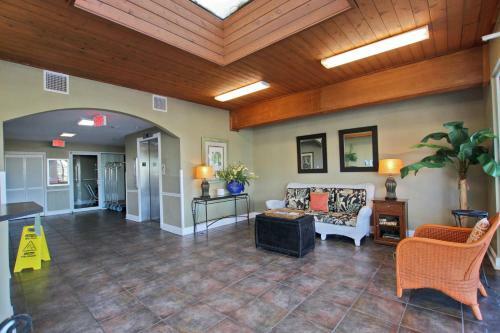 Surfside Shores By Youngs Suncoast