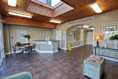 Surfside Shores By Youngs Suncoast