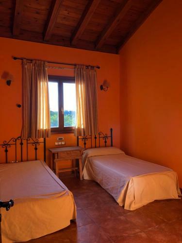 Hostal Hotel Hoster�a De Monz�n