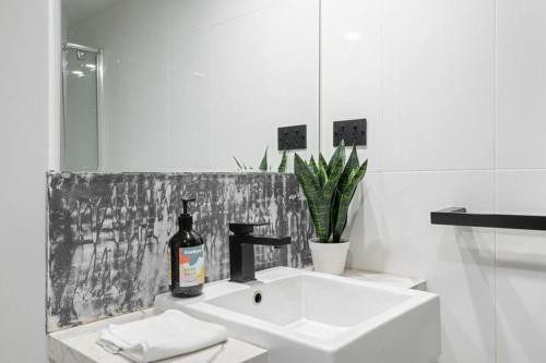 Apartamento Spacious River View 3 Bdrm Apt With 2 Car Spaces