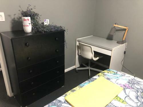 3 Bedroom Unit Upstairs- In A Hi-set Home