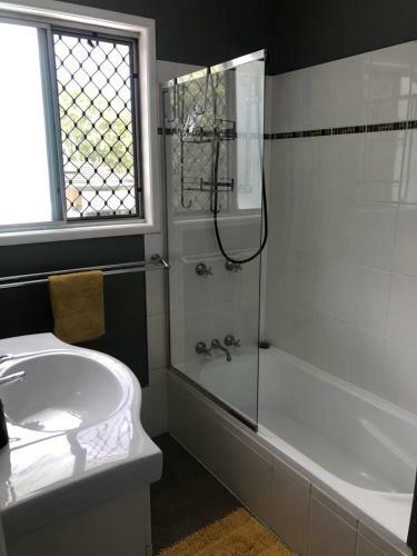 3 Bedroom Unit Upstairs- In A Hi-set Home