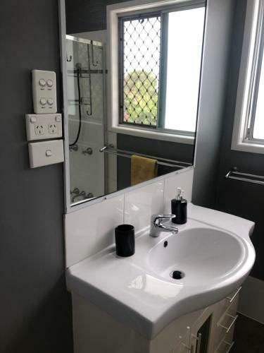 3 Bedroom Unit Upstairs- In A Hi-set Home