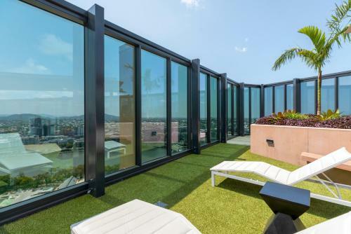 Brisbane One 3 Beds Apartments