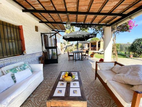 Charming Rural House And Pool 7 Min From The Beach