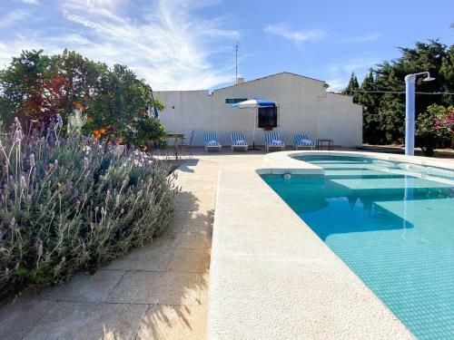 Charming Rural House And Pool 7 Min From The Beach