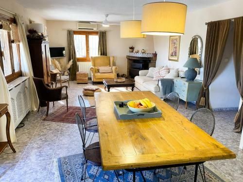 Charming Rural House And Pool 7 Min From The Beach