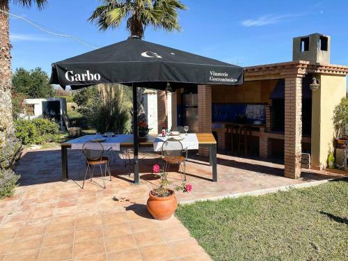 Charming Rural House And Pool 7 Min From The Beach