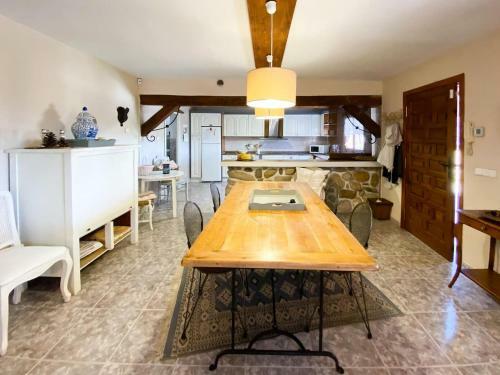 Charming Rural House And Pool 7 Min From The Beach