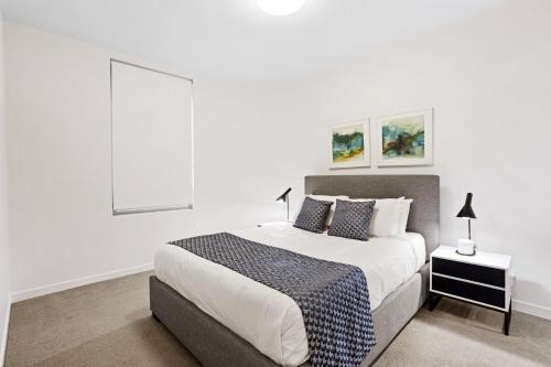 Spacious Apartment In Central Local With Views