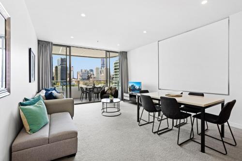 Spacious Apartment In Central Local With Views