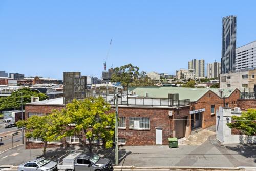 Stunning 2-story Fortitude Valley Apartment