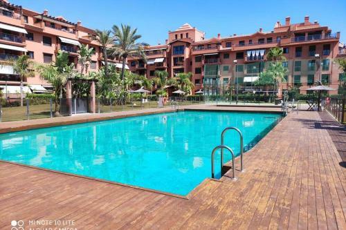Elegante Apartamento En Playa Granada & Golf