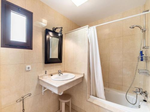 Holiday Home In Jand�a With Private Pool At The Golf Course