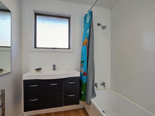 Backstreet Bach - Kaikoura Holiday Home
