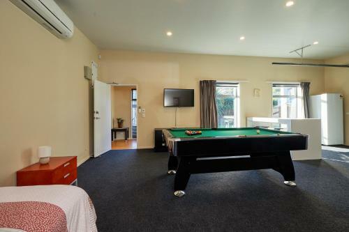 South Bay Getaway - Kaikoura Holiday Home