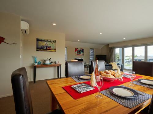 Seaside Serenity - Kaikoura Holiday Home