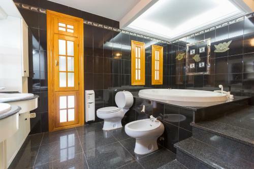 Villa Con Piscina En N�jar