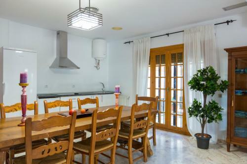 Villa Con Piscina En N�jar