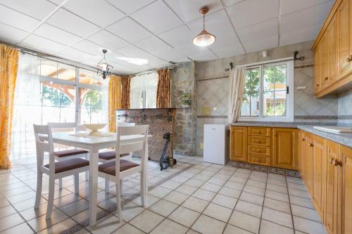 Villa Con Piscina En N�jar