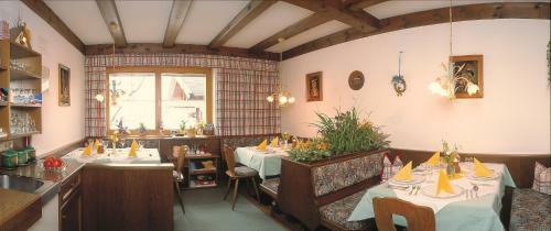 Hostal Pension Wieser "baschtlmai"