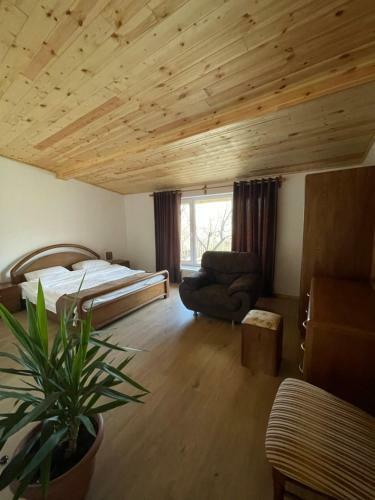 Villa Quattro Armenia - Comfortable Villa With Open Pool
