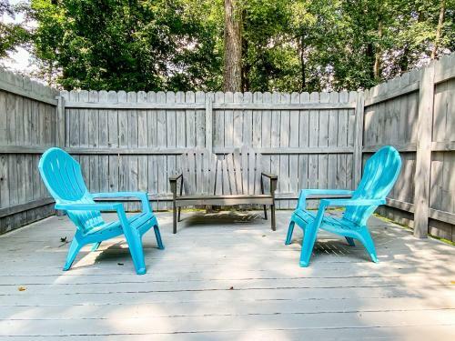 Betty's Bungalow- Mins To Space Center & Downtown!