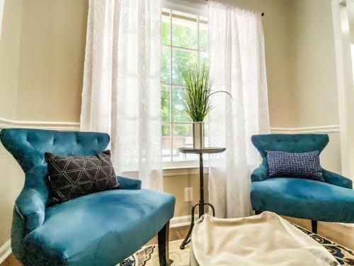 Betty's Bungalow- Mins To Space Center & Downtown!