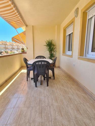 Apartamento Con Piscina Frente Al Mar. Oliva Nova