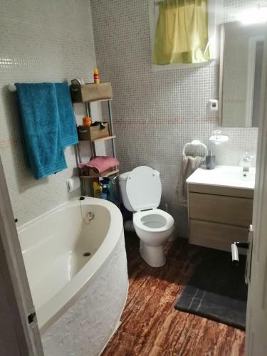 Apartamento Sch�ne Wohnung Mit Wifi Und Parkplatz Auf Der Stra�e