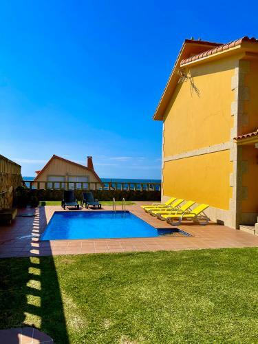 Casa Con Piscina Junto Al Mar