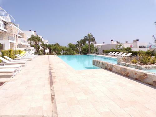 3 Bedroom Luxury Apartment Villamartin