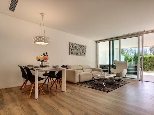Acacia Golf Apartment @ Las Colinas Golf