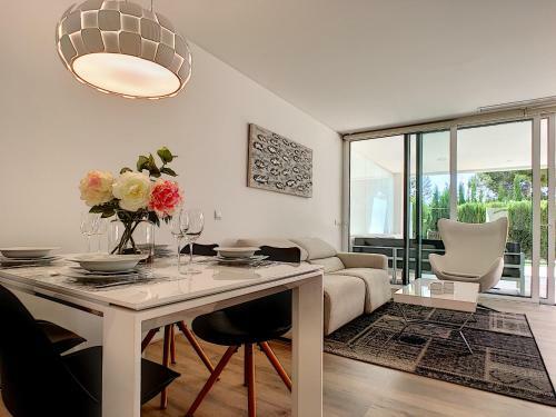 Acacia Golf Apartment @ Las Colinas Golf