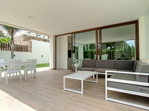 Acacia Golf Apartment @ Las Colinas Golf