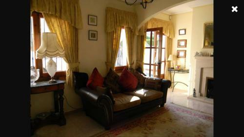 Gorgeous Detached Villa Available To Rent