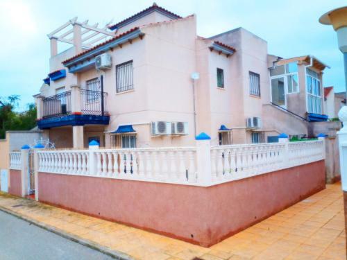 Chalet En Urbanizaci�n Privada Con Piscina