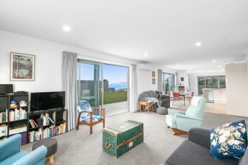 Karitane Beach Retreat - Karitane Holiday Home