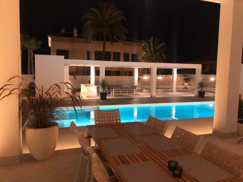 Luxury Seaside Villa With Private Pool In Cabo Roig