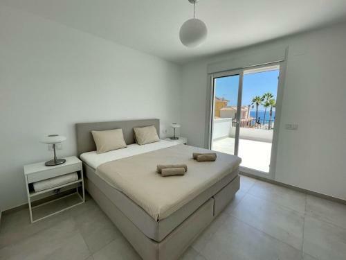 Luxury Seaside Villa With Private Pool In Cabo Roig