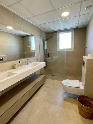 Luxury Seaside Villa With Private Pool In Cabo Roig