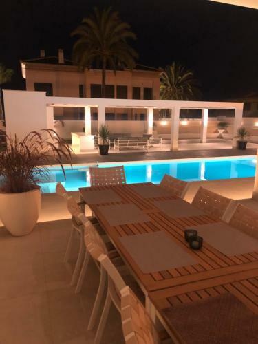 Luxury Seaside Villa With Private Pool In Cabo Roig