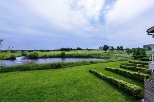 Lighthouse Golf Private Villa - Green And Blue