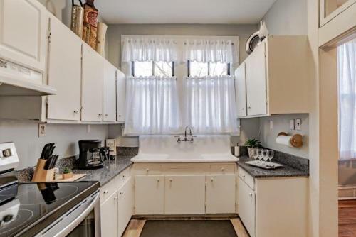Apartamento Dauphin District Darling #1-downtown, Restaurants