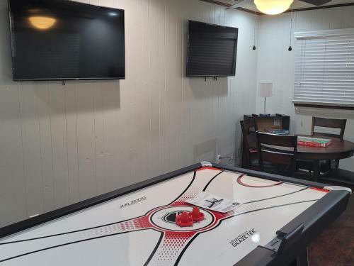 Comfortable Cozy Getaway 3 Bedroom With Gameroom