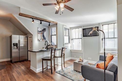 Apartamento Dauphin District Darling #4 Downtown, Dining