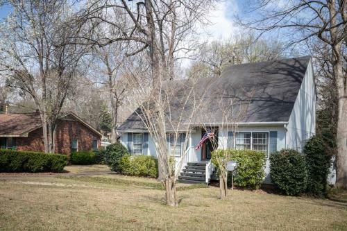Forest Hills Fresh-centrally Located, Pets, Wifi