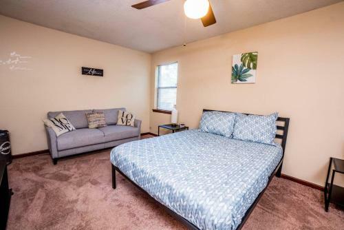 Kid + Pet-friendly Charming Home W/ Contactless Entry