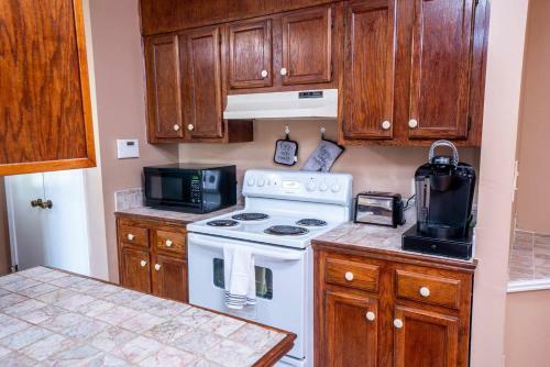 Kid + Pet-friendly Charming Home W/ Contactless Entry
