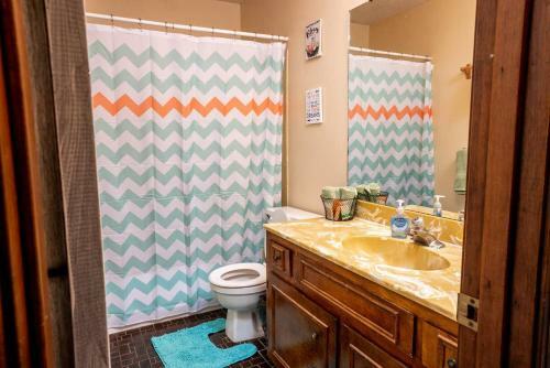 Kid + Pet-friendly Charming Home W/ Contactless Entry